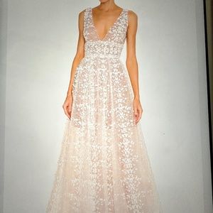 Bronx & Banco Gorgeous Long Lace Gown